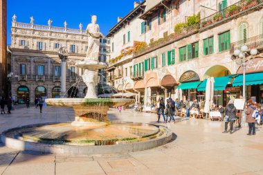 Piazza Delle Erbe, Verona