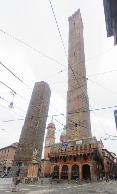 Piazza di Porta Ravegnana, Bologna