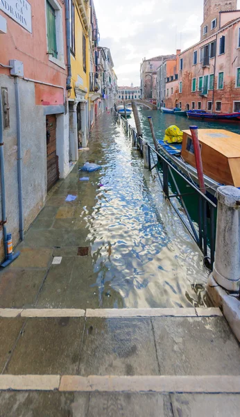 Översvämmade street, Venedig — Stockfoto