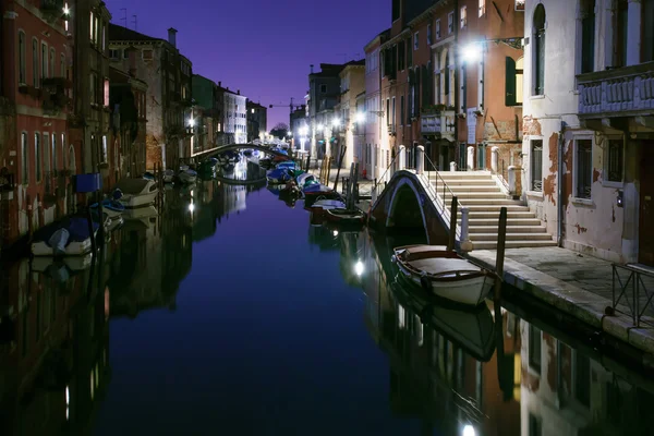 Canales y barcos en Cannaregio, Venecia — Foto de Stock