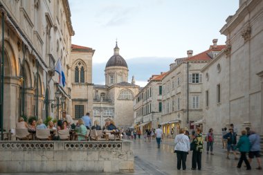Pred Dvorom Caddesi, Dubrovnik