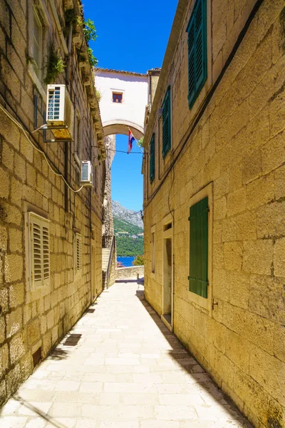 Alley in Korcula, Kroatië — Stockfoto