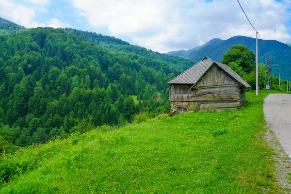 A wooden house in central Montenegro — Stock Photo, Image
