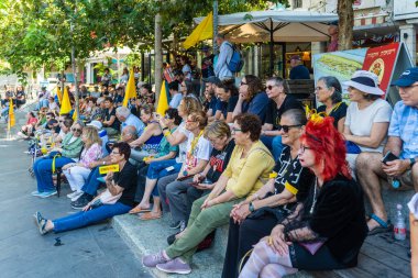 Hayfa, İsrail - 17 Ekim 2025: Anma, teşekkür ve mücadele meclisi, ateşkesin ardından, İsrail Hayfa 'daki rehinelere destek için