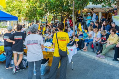 Hayfa, İsrail - 17 Ekim 2025: Anma, teşekkür ve mücadele meclisi, ateşkesin ardından, İsrail Hayfa 'daki rehinelere destek için