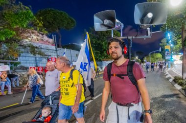 Hayfa, İsrail - 18 Ekim 2025: İnsanlar Hayfa, İsrail 'deki bir protesto yürüyüşüne katılıyor