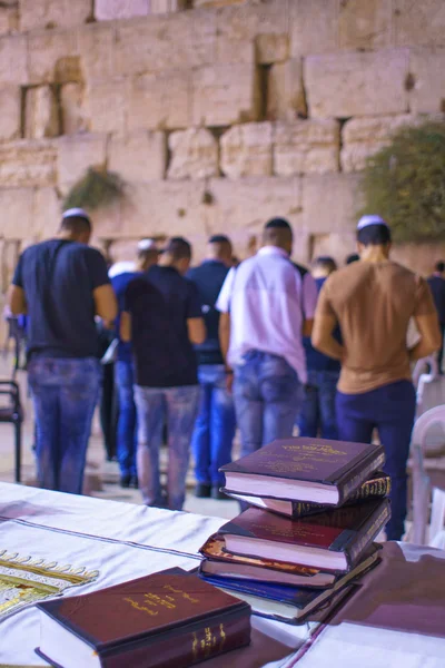 Selichot (prières pénitentielles juives) dans le mur occidental — Photo