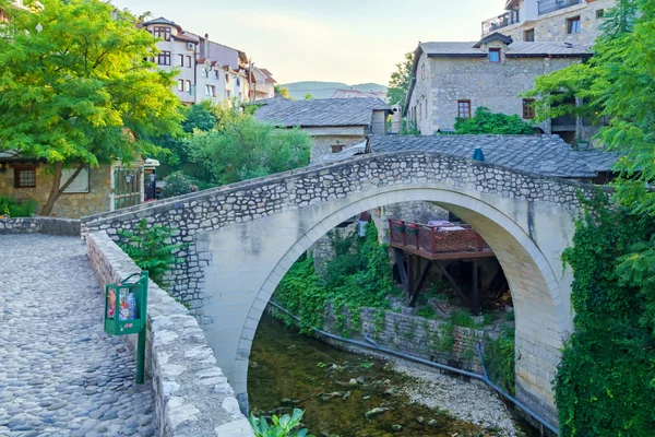 A görbe Mostar-híd — Stock Fotó