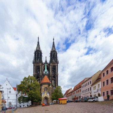 Meissen, Almanya - 16 Eylül 2025: Katedral (Dom) ve meydanı, eski Meissen, Saksonya, Almanya
