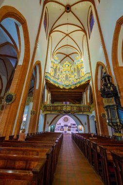 Wroclaw, Polonya - 18 Eylül 2025: Wroclaw, Aşağı Silezya, Polonya 'daki Aziz Elisabeth Bazilikası' nın iç manzarası