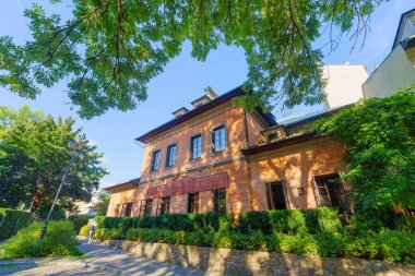 Krakow, Polonya - 22 Eylül 2025: Krakow, Polonya 'nın Kazimierz semtindeki Klezmer Hois binasının görüntüsü