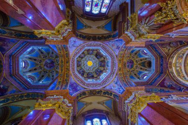 Olomouc, Çek Cumhuriyeti - 24 Eylül 2025: Çek Cumhuriyeti 'nin Olomouc, Moravya, Çek Cumhuriyeti' ndeki Saint Michael Kilisesi 'nin iç manzarası