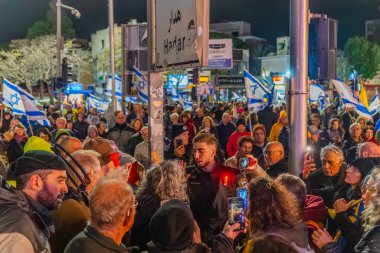 Hayfa, İsrail - 27 Aralık 2025: Polis, hükümete karşı düzenlenen protesto mitinginde kalabalıkla karşı karşıya geldi. Hayfa, İsrail