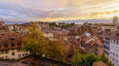 Lozan, Vaud Canton, İsviçre 'nin günbatımı şehir manzarası