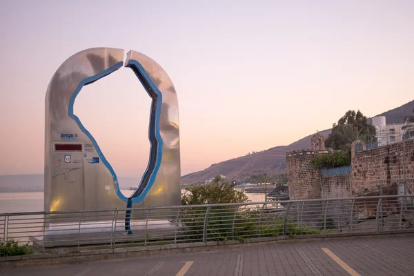 De zee van Galilea water niveau monument, Tiberias — Stockfoto