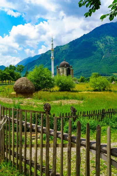 Countryside and a local mosque in Plav area — Stock Photo, Image