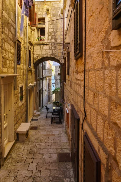 Alley in Korcula, Kroatië — Stockfoto