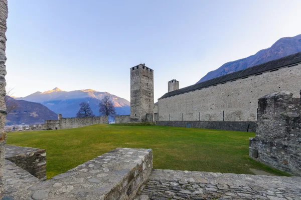 Castelgrande hrad, v bezprostřední blízkosti — Stock fotografie