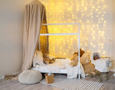 Yataklı bej renkli kreş..