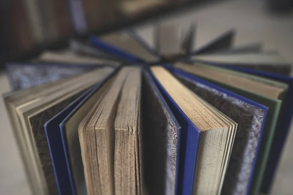 Несколько Старых Изношенных Книг Крупным Планом — стоковое фото