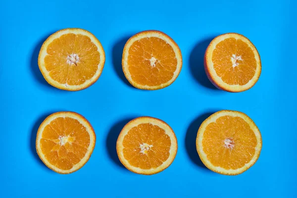 Оранжевые Ломтики Синем Фоне Цитрус Ситрик — стоковое фото