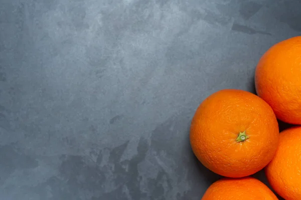 Naranjas Enteras Con Piel Sobre Fondo Gris Estuco Citrus Citric — Foto de Stock