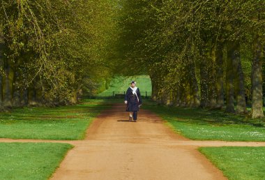 Silsoe, Birleşik Krallık 22 Nisan 2018 - Ortaçağ kostümlü oyuncular Silsoe festivali sırasında ejderha ile Aziz Georges savaşını yeniden canlandırdılar.