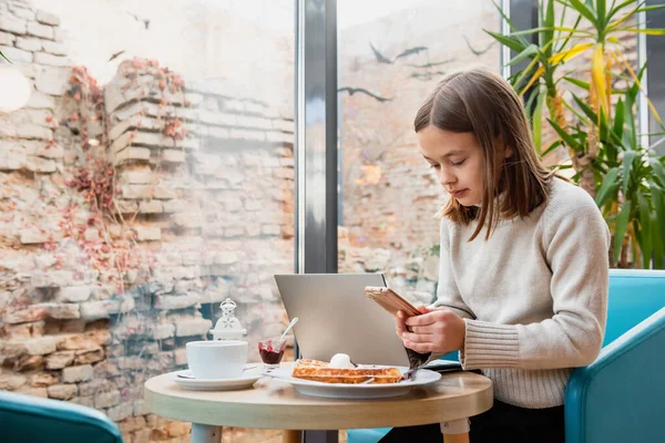 Girl Photographing Smartphone Food She Going Eat — Stock Photo, Image