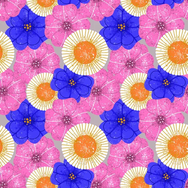 シームレスなパターン。レトロな質感の大きな幾何学的な花。ピンクと青ペチュニアとともにホワイトカモミール. — ストックベクタ