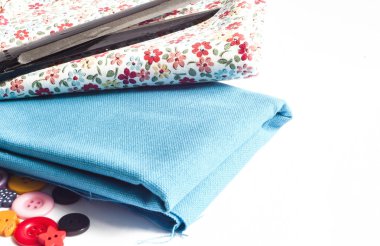 Giysi ve dikiş araçları