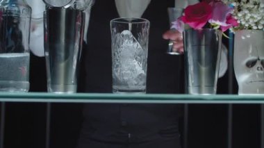 Royal Long Island Kokteylinin Yapımı