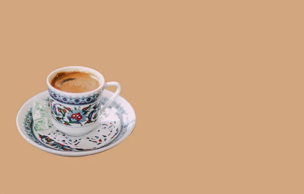 Tasse Türkischer Kaffee Auf Beigem Hintergrund Layout Oder Attrappe Für — Stockfoto