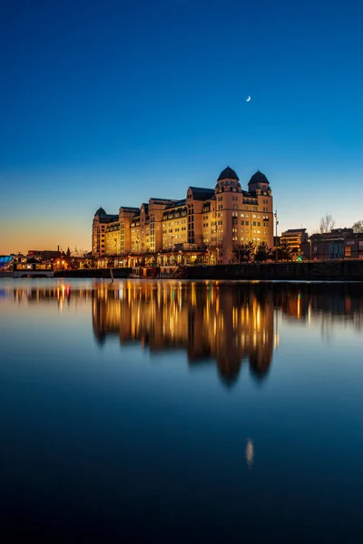 Viejo Almacén Oslo Habour Visto Una Noche Media Luna —  Fotos de Stock