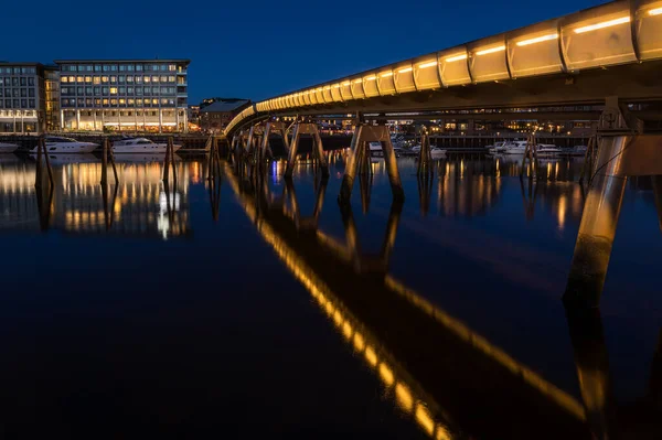 Norveç, Trondheim 'daki yaya köprüsü.