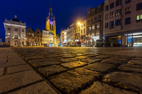 Kortrijk, Belçika 'daki Grote Markt Meydanı