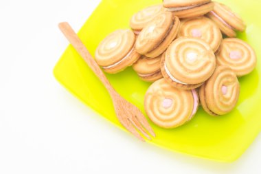 Çerezler ahşap çatal ile yeşil disk