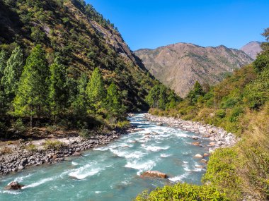 Nepal'deki everest trek nehirden