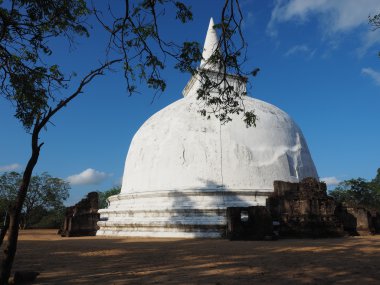 Polonnaruwa kalıntıları üzerinde Sri Lanka 