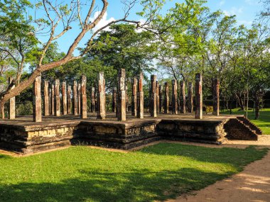 Polonnaruwa kalıntıları üzerinde Sri Lanka 