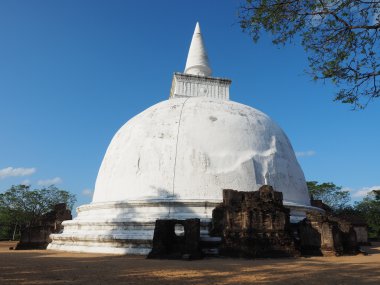 Polonnaruwa kalıntıları üzerinde Sri Lanka 