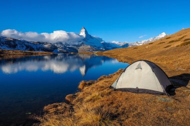 İsviçre Matterhorn yakınındaki çadır