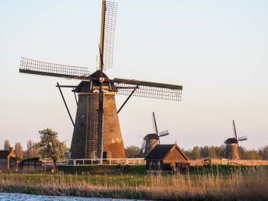 Yel değirmenleri ile doğal kanal