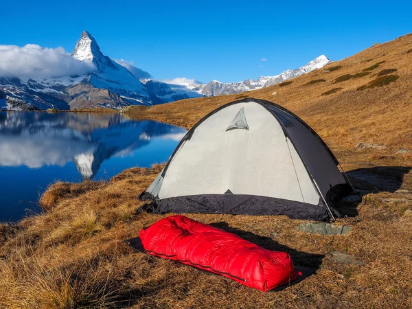 Zelt am Matterhorn in der Schweiz — Stockfoto