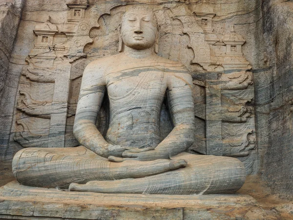 Boeddha standbeeld in polonnaruwa — Stockfoto