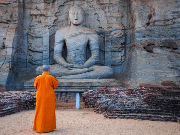 Einzigartige monolithische Buddhastatue — Stockfoto