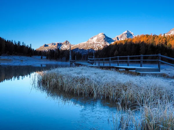 Riflessioni sul lago Lej da Staz — Foto Stock