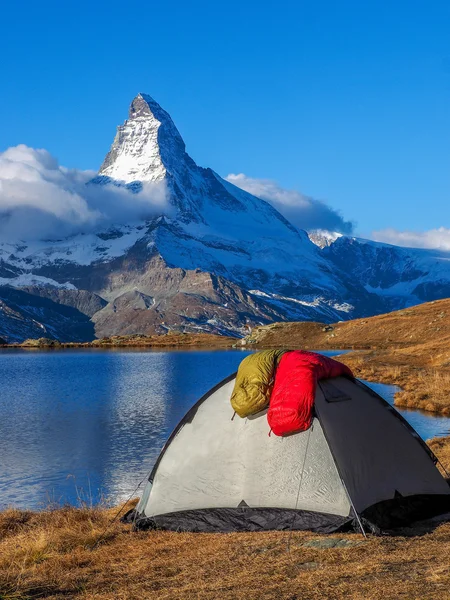 Zelt am Matterhorn in der Schweiz — Stockfoto