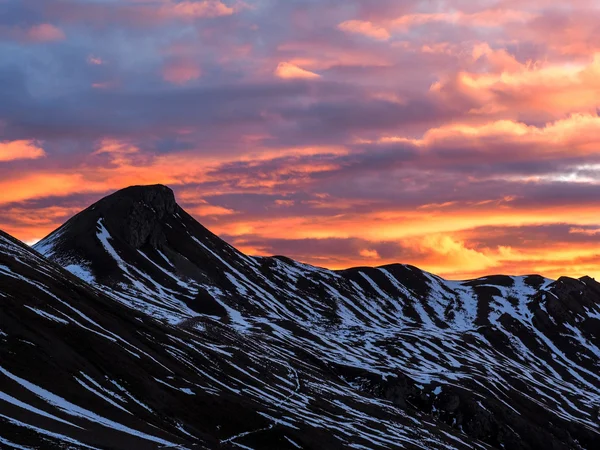 Alpské údolí při západu slunce — Stock fotografie