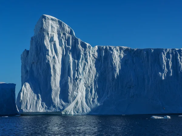 Obrovské ledovce ve vodě — Stock fotografie
