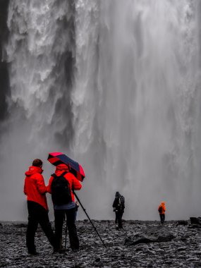 skogafoss Şelalesi ve fotoğrafçılar